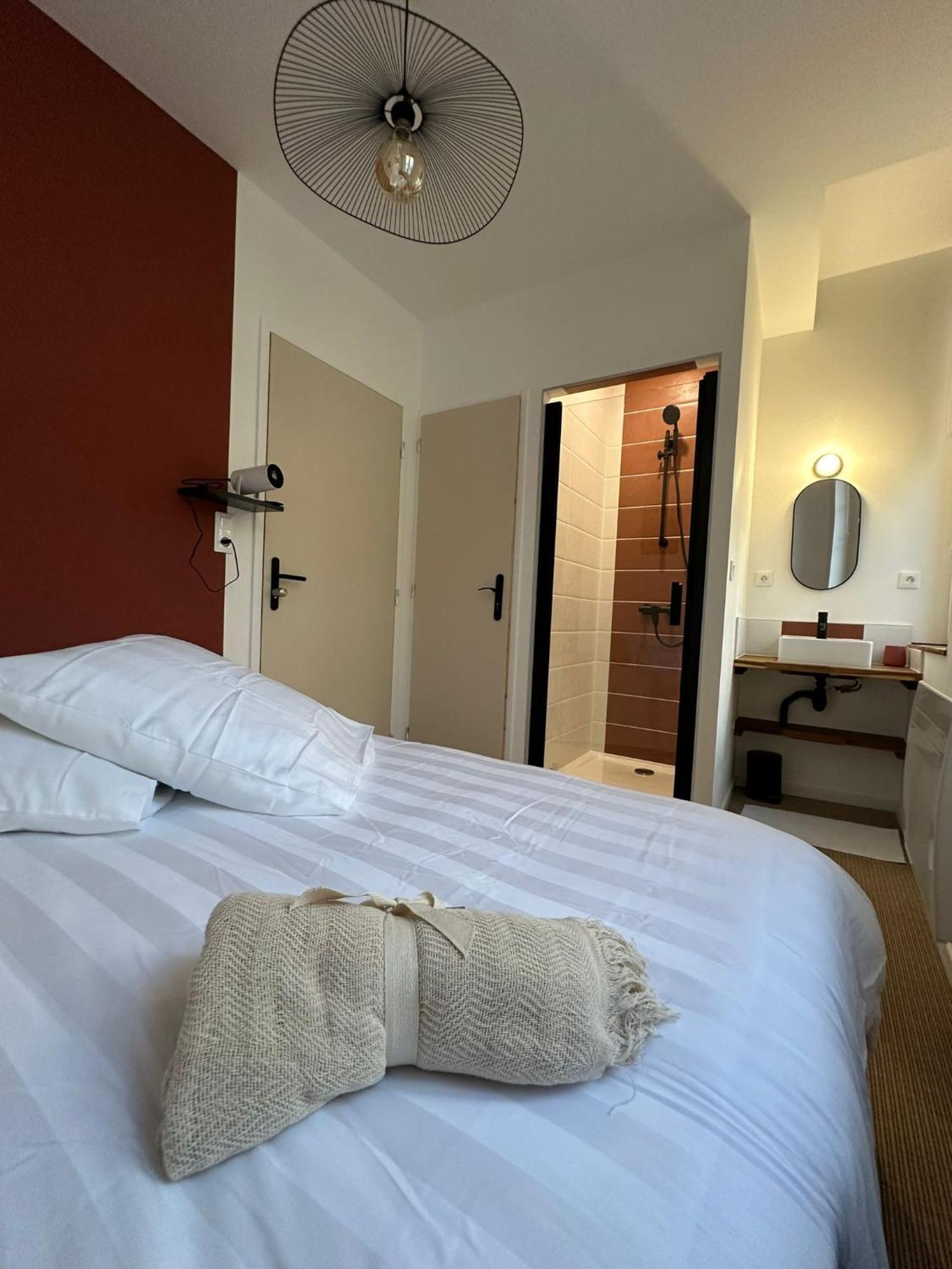 Maison Des Ambans Chambres D'Hotes Hypercentre 200M De La Gare Et Petit Dejeuner Inclus アジャン エクステリア 写真